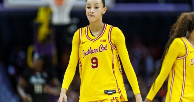 Jazzy Davidson má svoj prvý double-double, keď USC prekonala Tennessee Tech
