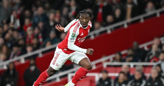 Eberechi Eze z Arsenalu počas zápasu štvrtého kola Carabao Cupu medzi Arsenalom a Brighton & Hove Albion