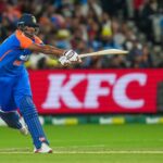 Shivamovi Dubeovi zostávalo na pálke v Melbourne T20I menej ako päť presilov (Credit: Getty)