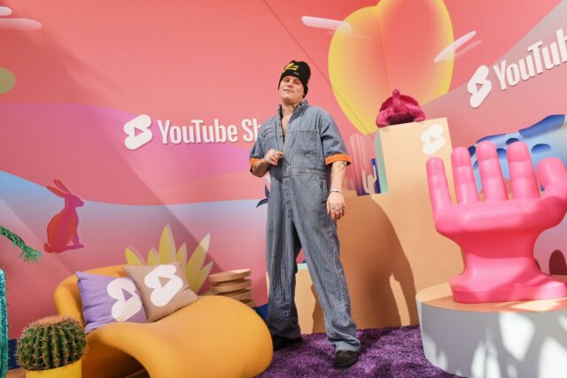 "Je to duševne chorá osoba, ktorá stále robila Blikajúce svetlá" Kanye West a Bianca Censori na 67. odovzdávaní cien GRAMMY (obrázok cez Getty)