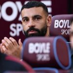 Alexander Isak oslavuje po strelení svojho prvého gólu v Premier League za Liverpool, ktorý otváral víťazstvo 2:0 na ihrisku West Hamu United.