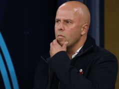 Jedna výhra zo šiestich – čo sa pokazilo pri zakopávaní Liverpoolu? Snímka zo zápasu Man City vs Liverpool v tejto sezóne ukazuje, ako Haaland zakrivuje svoj beh, keď tlačí na brankára Liverpoolu a núti brankára, aby prihral Konatemu na pravý center späť.