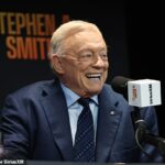 Jerry Jones povedal, že Dallas Cowboys sú pripravení dokončiť obchod, ale odmietol povedať za koho