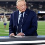 Jones opísal samovraždu 24-ročného Kneelanda ako „kontrolu reality“ pre každého