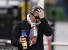 Joey Barton je uznaný vinným zo šiestich obvinení v procese „urážlivé tweety“. Joey Barton na Liverpool Crown Court tento týždeň