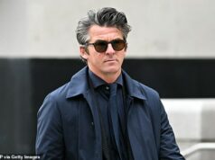 Joey Barton oznamuje, že KONČÍ so sociálnymi médiami, aby sa stal „konštruktívnym a zodpovedným“ po „chybách“, keďže čelí odsúdeniu za „hrubo urážlivý“ online trolling Bývalý futbalista Joey Barton oznámil, že odchádza zo sociálnych médií len niekoľko dní po tom, čo bol uznaný vinným zo šiestich prípadov posielania „hrubo urážlivých“ príspevkov na X, predtým Twitter.