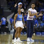 Jordan Chiles vystupuje s Ezrom Sosom v UCLA Pauley Pavilion (Zdroj obrázku: Getty)