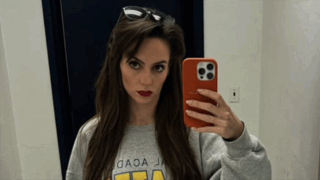 Jordon Hudson si z halloweenskeho kostýmu robí ponižujúci vtip
