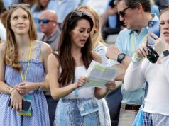 Jordon Hudson zaútočila na neprajníkov svojím náhrdelníkom na vedľajšej koľaji UNC, keď tím Billa Belichicka opäť vyhral Jordon Hudson zobrazený na okraji pred UNC porazil Stanford v sobotu popoludní