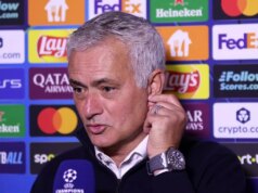 Jose Mourinho sa rúti do rozhodcu, keď pokračuje žalostný rekord Ligy majstrov LISABON, PORTUGALSKO - 5. NOVEMBRA: Jose Mourinho, hlavný tréner Benficy, hovorí pre médiá na tlačovej konferencii po zápase po zápase fázy MD4 Ligy majstrov UEFA 2025/26 medzi SL Benfica a Bayer 04 Leverkusen 5. novembra 2025 v Lisabone. (Foto Diogo Cardoso – UEFA/UEFA cez Getty Images)