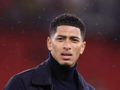 Jude Bellingham bude po varovaní Thomasa Tuchela na lavičke Anglicka vs Srbsko Thomas Tuchel počas tréningu Anglicka