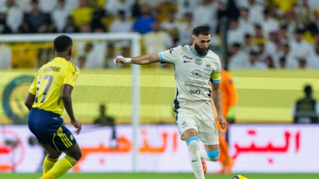 Karim Benzema prekvapuje fanúšikov svojou voľbou stredopoliara vo výbere základnej jedenástky všetkých čias
