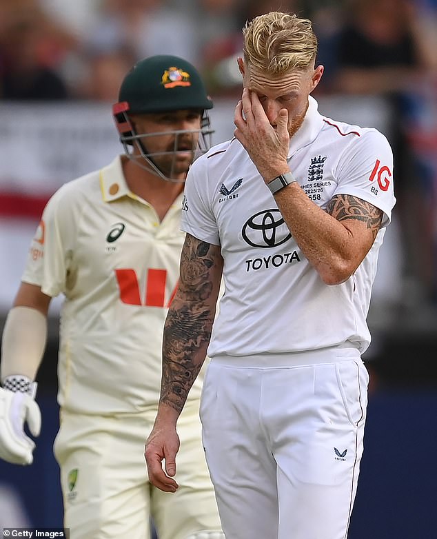 Katastrofa v anglickom Ashes stála Aussie kriketové milióny. Teraz bola Anglický kapitán Ben Stokes je zobrazený, ako jeho tím zahodil svoju dominantnú pozíciu v prvom teste a utrpel zdrvujúcu porážku len za dva dni hry.