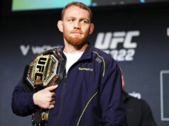 Keď Jack Della Maddalena zamieril do UFC 322, austrálska propagácia, z ktorej vzišiel, prekonala značku storočia. NEW YORK, NEW YORK – 13. NOVEMBRA: Jack Della Maddalena z Austrálie je videný na pódiu počas tlačovej konferencie UFC 322 v divadle v Madison Square Garden 13. novembra 2025 v New Yorku. (Foto: Jeff Bottari/Zuffa LLC)