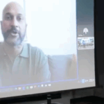 Keegan-Michael Key hovorí s Panthers po pokute Dowdleovej pumpy