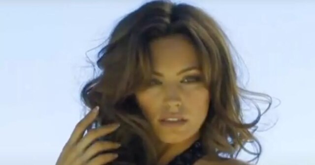 Kelly Brook hrá v I'm a Celebrity... Get Me Out of Here! ale nie je to prvýkrát, čo sa stretla s divými zvieratami