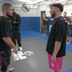 Khabib Nurmagomedov konfrontuje Adina Rossa za to, že sa objavil v jeho telocvični