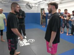 Khabib Nurmagomedov konfrontuje Adina Rossa za to, že sa objavil v jeho telocvični Khabib Nurmagomedov konfrontuje Adina Rossa za to, že sa objavil v jeho telocvični