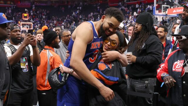 Knicks' Karl-Anthony Towns daroval k 30. narodeninám staré auto zosnulej mamy
