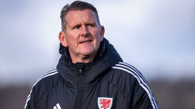 Knight opúšťa FAW, aby sa znovu pripojil k Wrexhamu Knight opúšťa FAW, aby sa znovu pripojil k Wrexhamu