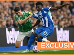 Konkurent Tottenhamu Man United pre prestup Carlosa Balebu Carlos Baleba v predzápasovej rozcvičke za Brighton