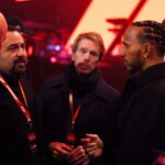 (C) Lewis Hamilton s obsadením a štábom filmu F1 na európskej premiére. Zdroj: Getty