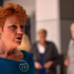 Krajne pravicový politik vyvoláva v austrálskom parlamente zúrivosť burkou | Správy