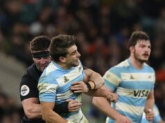 Krajný obranca Argentíny Juan Cruz Mallia utrpel roztrhané ACL kvôli kontroverznému neskorému zákroku Toma Curryho – hit anglickej hviezdy vyvolal na ihrisku šarvátku a nahnevanú vojnu slov. Spor Argentíny s Anglickom sa zmenil po tom, čo si Juan Cruz Mallia roztrhol ACL (vpravo) po tomto kontroverznom zákroku Toma Curryho.