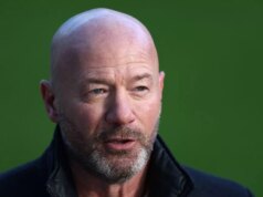 Krátky verdikt Alana Shearera ako dcéra Chloe oznamuje zasnúbenie s rugbyovou hviezdou Bývalý hráč a manažér Newcastle United Alan Shearer sa pozerá pred zápasom Premier League medzi Newcastle United a Fulhamom v St James' Park.