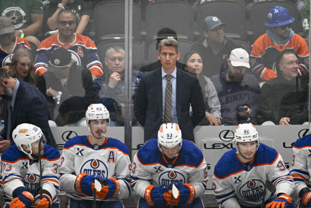 Kris Knoblauch pod paľbou, zasvätený sa obáva, že Oilers sa blíži k ďalšiemu kolapsu podobnému Woodcroftovi
