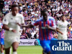 Krištáľový palác obvinil FA za fanúšikovský transparent majiteľa lesa Marinakisa | Krištáľový palác Krištáľový palác obvinil FA za fanúšikovský transparent majiteľa lesa Marinakisa | Krištáľový palác