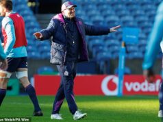 Kríza, aká kríza? Townsendova rotácia zanecháva Škótov omráčených a zmätených, ale došla teraz hlavnému trénerovi dobrá vôľa, šťastie a nápady? Gregor Townsend sa počas kapitánskej jazdy pred súbojom s Tongom usmieval