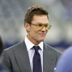 Tom Brady z Las Vegas Raiders vyhodili svojho ofenzívneho koordinátora Chipa Kellyho