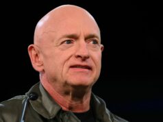 Kto je Mark Kelly a prečo je americký senátor obvinený z „poburovania“? | Správy Donalda Trumpa Kto je Mark Kelly a prečo je americký senátor obvinený z „poburovania“? | Správy Donalda Trumpa