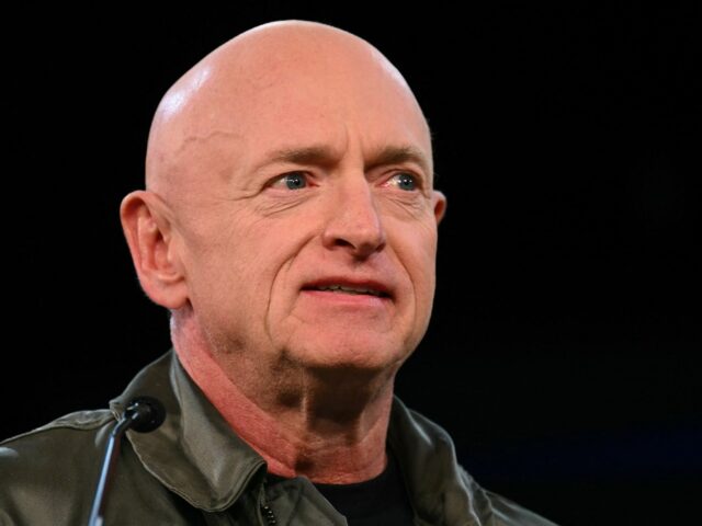 Kto je Mark Kelly a prečo je americký senátor obvinený Kto je Mark Kelly a prečo je americký senátor obvinený z „poburovania“? | Správy Donalda Trumpa