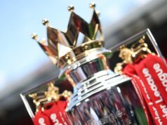 Kultový hrdina Premier League vládne jednému klubu v boji o titul pred Man City vs Liverpool Malo Gusto z Chelsea oslavuje so spoluhráčom Joaom Pedrom po strelení prvého gólu svojho tímu