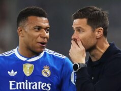 Kylian Mbappe dáva jasne najavo pocity Xabiho Alonsa, keď šéf Realu Madrid podporuje prácu v Liverpoole Kylian Mbappe sa rozpráva s Xabi Alonsom počas víťazstva Realu Madrid v Lige majstrov nad Olympiacos