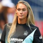 Kylie Kelce hovorí o tvrdeniach, že svojim dcéram dala „chlapčenské mená“