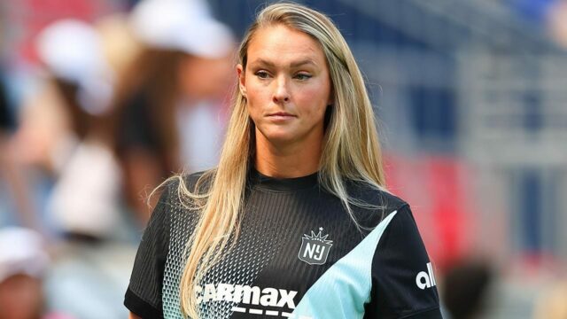 Kylie Kelce hovorí o tvrdeniach, že svojim dcéram dala „chlapčenské mená“
