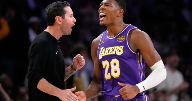 Lakers sa naďalej spoliehajú na budovanie tímu, silné puto
