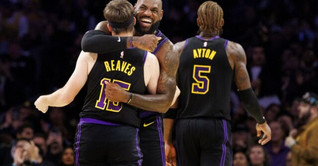 LeBron James' Lakers sa vracia ukazuje, že môže zapadnúť. Bude LeBron James' Lakers sa vracia ukazuje, že môže zapadnúť. Bude to pokračovať?
