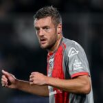 Legenda Arsenalu Patrick Vieira prepustila po nočnej more, keď Jamie Vardy pomáha spečatiť osud