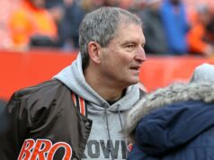 Legenda Browns Bernie Kosar informuje fanúšikov po odložení transplantácie pečene Legenda Browns Bernie Kosar informuje fanúšikov po odložení transplantácie pečene