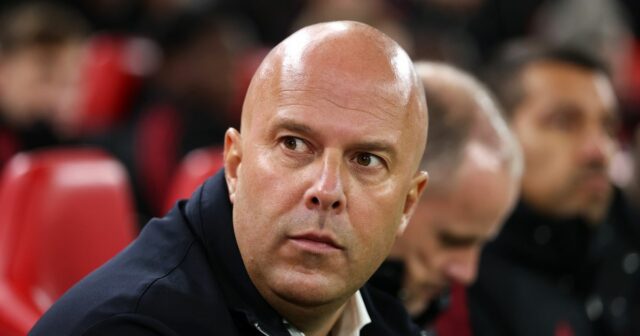 Legenda Liverpoolu prináša verdikt v boji o titul v Premier Arne Slot počas zápasu Liverpoolu