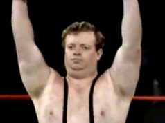 Legenda WWE Brian Mackney, ktorý sa zapísal do histórie ako nepočujúci bojovník, zomrel vo veku 77 rokov Brian Mackney, nepočujúci kanadský zápasník, ktorý sa dostal do WWE, zomrel vo veku 77 rokov.