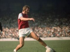 Legenda West Ham United Billy Bonds zomrel vo veku 79 rokov, keď rodina vzdala hold „milovanému otcovi“ Legenda West Ham United Billy Bonds zomrel vo veku 79 rokov, keď rodina vzdala hold „milovanému otcovi“