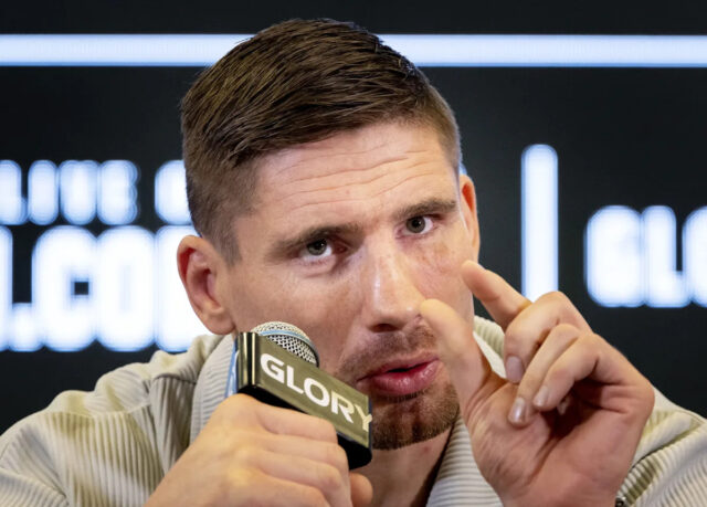 Legenda kickboxu Rico Verhoeven náhle uvoľnil titul GLORY Download app from appStore