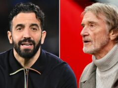 Legendy Man Utd odcudzené pravidlom Ineos, pretože hviezda „hrozí“ a Ruben Amorim koná LONDÝN, ANGLICKO - 16. mája: Jim Ratcliffe, spolumajiteľ Manchestru United reaguje pred zápasom Premier League medzi Chelsea FC a Manchester United FC na Stamford Bridge 16. mája 2025 v Londýne v Anglicku. (Foto: Justin Setterfield/Getty Images)