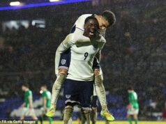 Lewis Hall hrá na Svetovom pohári s Thomasom Tuchelom, Spurs majú neohrabaný diamant – a mladík Chelsea musí ísť na hosťovanie na dlhší herný čas: VECI, KTORÉ SME SA NAUČILI z výhry Anglicka U21 nad Írskou republikou Divin Mubama strelil jednu penaltu a druhú minul, pretože Anglickí hráči do 21 rokov Lee Carsleyho si udržali perfektný štart do kvalifikácie na Euro 2027