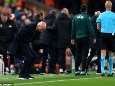 Liverpool 1-4 PSV: Hororová šou na Anfielde uvrhla Arna Slota do úplnej krízy po ďalšej trápnej katastrofe, píše DOMINIC KING – je jasné, že jeho hviezdy Reds už nemajú čo dať Arne Slot sa pozeral na trávnik, akoby dúfal, že ho pohltí ďalšiu pochmúrnu noc